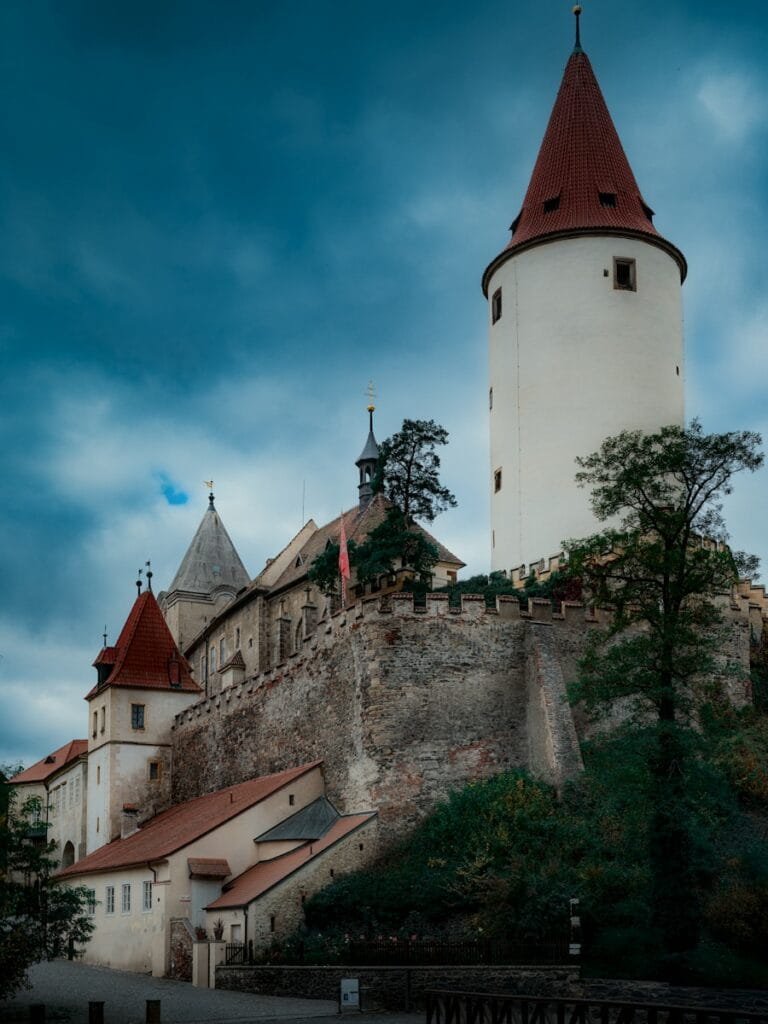 Historische Perle in Mittelböhmen: Die königliche Burg Křivoklát im Pürglitzer Wald