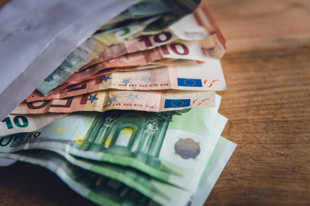 Richtig Trinkgeld geben in Tschechien: Restaurant-Knigge für Prag und Böhmen