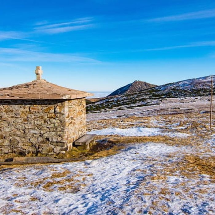 Denkmal für die Opfer der Berge im Nationalpark Krkonoše nahe Pec pod Sněžkou